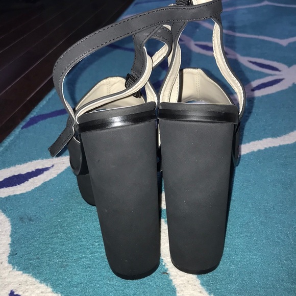 I love these shoes but i just don’t wear heels - Picture 3 of 3